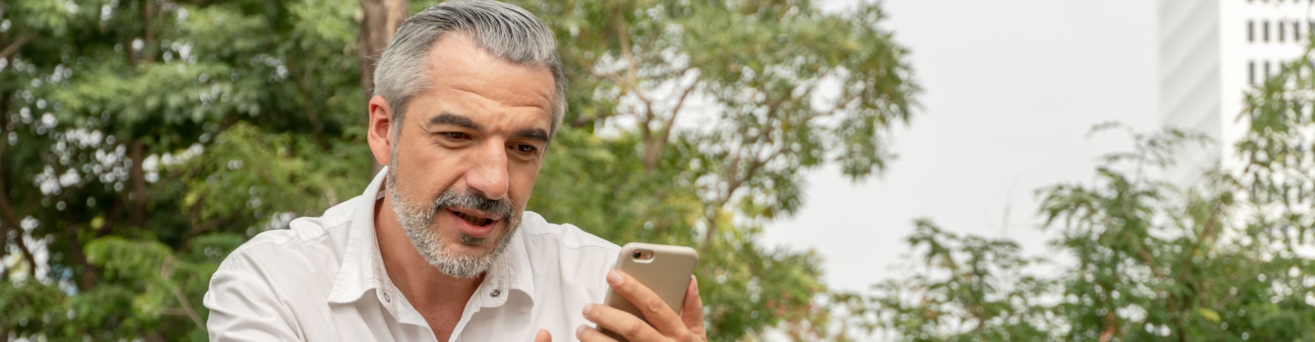 gerente marcando en softphone